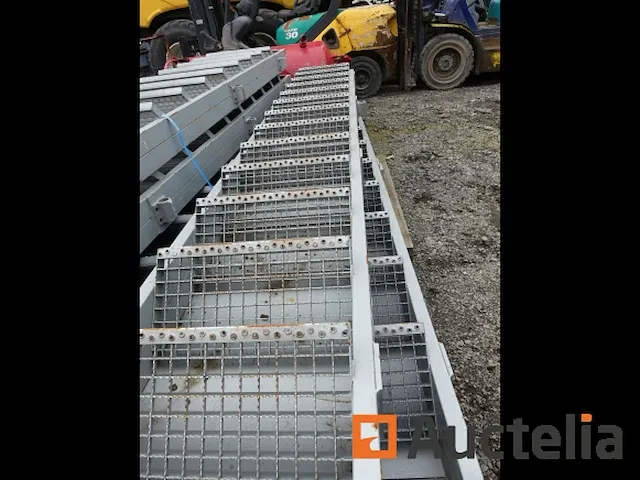 Gegalvaniseerde trap - afbeelding 3 van  4