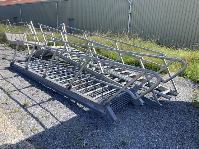 Gegalvaniseerde trap - afbeelding 1 van  2