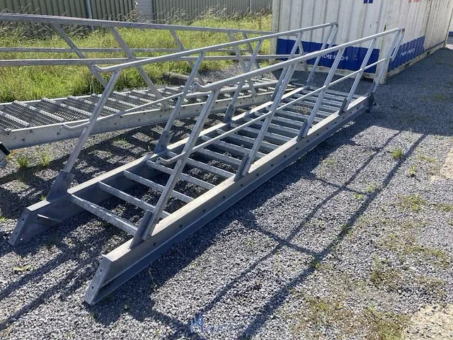 Gegalvaniseerde trap - afbeelding 2 van  2