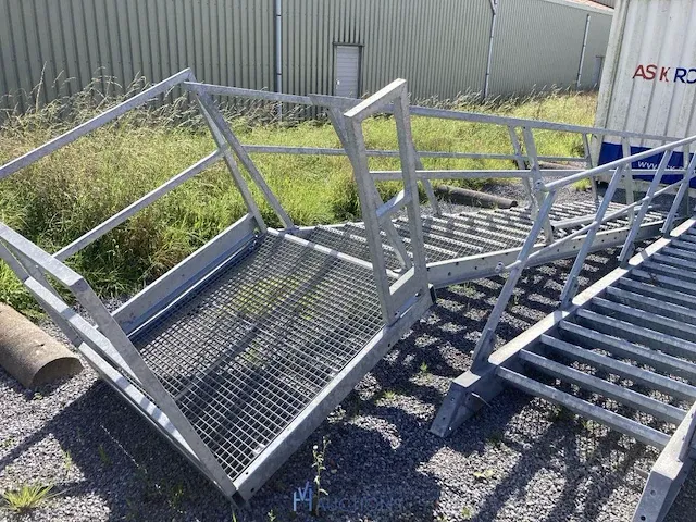 Gegalvaniseerde trap - afbeelding 1 van  2