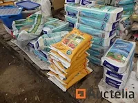 Gegranuleerde kalk, mariene algen, universele organische meststof, bonen korrels,... - afbeelding 1 van  9