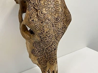 Gegraveerde stierenschedel uit indonesië - afbeelding 3 van  7
