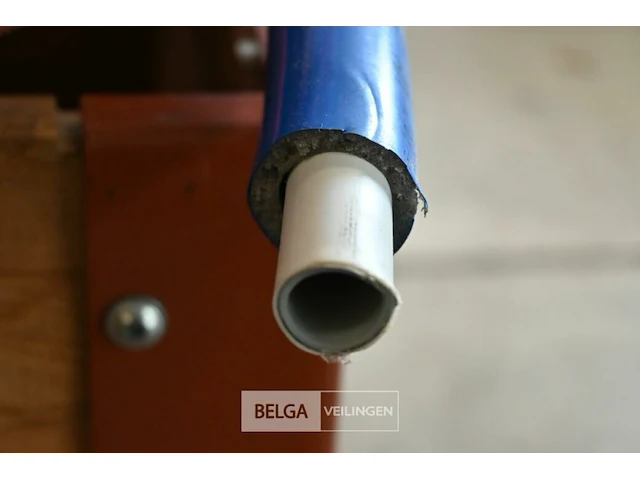Geisoleerde alpexdarm rood en blauw - afbeelding 2 van  4