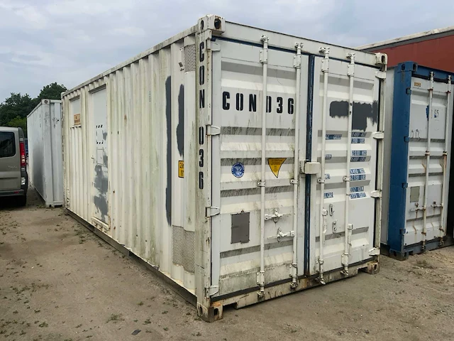 Geïsoleerde opslagzeecontainer - afbeelding 1 van  12