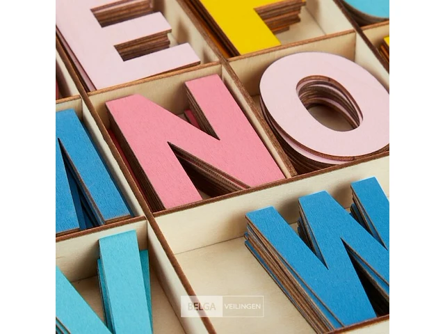 Gekleurde houten letters - afbeelding 4 van  6