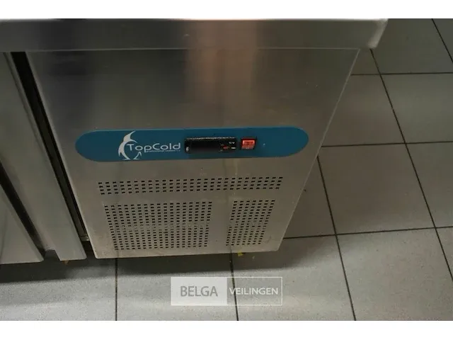 Gekoelde werkbank 3 deurs merk top cold met opzetsaladette 180x70x110 - afbeelding 2 van  4