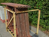 Gele metalen box met 8 stellingselementen met hulpstukken - afbeelding 2 van  5
