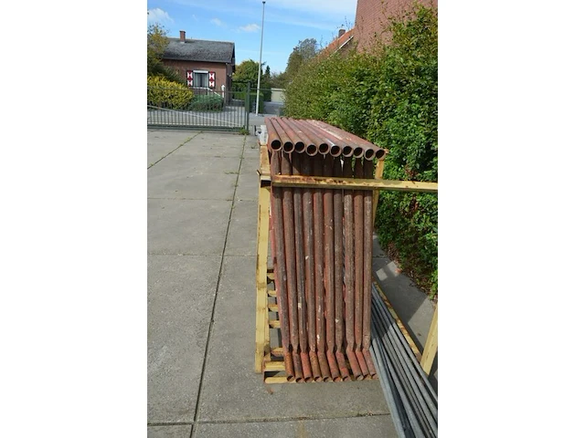 Gele metalen box met 8 stellingselementen met hulpstukken - afbeelding 3 van  5