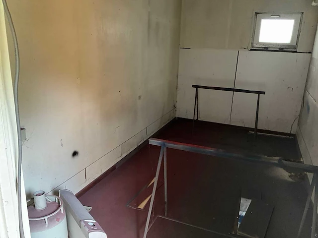 Gele omgebouwde container verkocht met inhoud (om zelf te verhuizen) - afbeelding 10 van  15