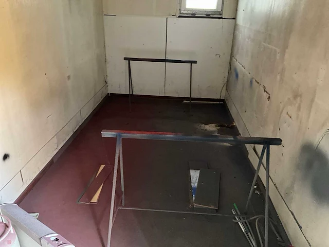Gele omgebouwde container verkocht met inhoud (om zelf te verhuizen) - afbeelding 11 van  15