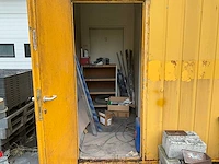 Gele omgebouwde container verkocht met inhoud (om zelf te verhuizen) - afbeelding 6 van  15