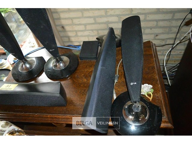 Geluidset lg 2 steunders beschadigd - afbeelding 1 van  3