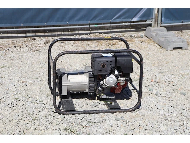 Generator poweri ep4100 benzine 2007 4kva - afbeelding 1 van  1