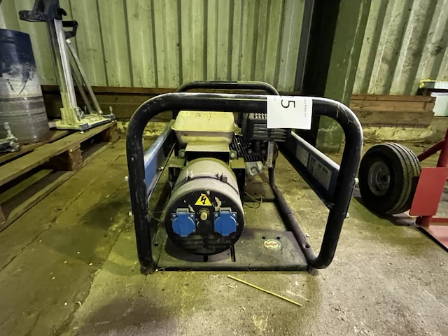 Generator sdmo 3000 - afbeelding 1 van  6