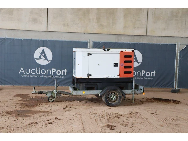 Generator sdmo r22 diesel 22kva 2012 - afbeelding 1 van  1