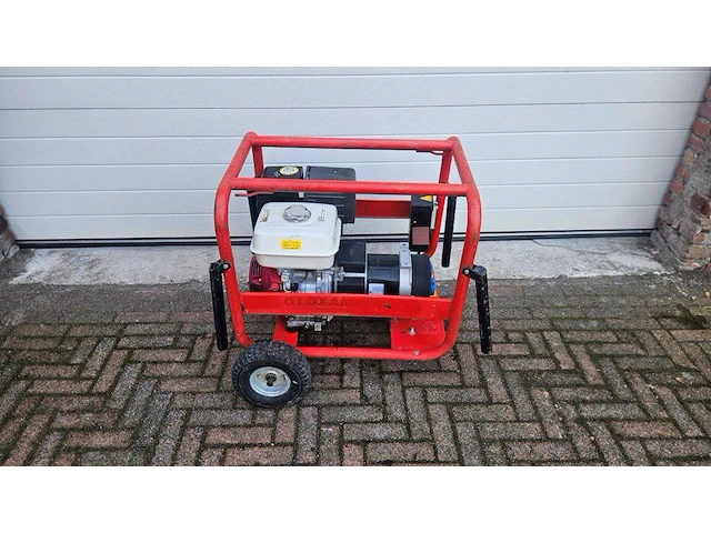 Generator sdmo r4 benzine 4kw - afbeelding 1 van  1