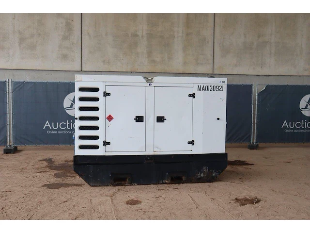 Generator sdmo r90 diesel 90kva 2011 - afbeelding 1 van  1