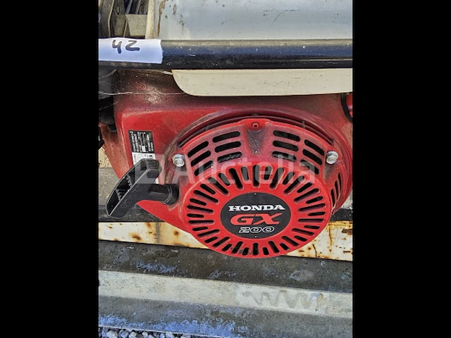 Generator - afbeelding 4 van  4