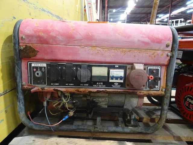 Generator - afbeelding 1 van  3