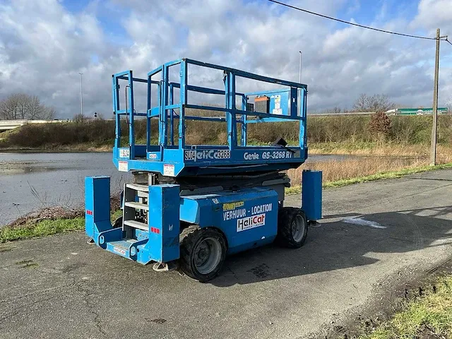 Genie - gs 3268 rt - schaarhoogwerker - 2013 - afbeelding 1 van  18