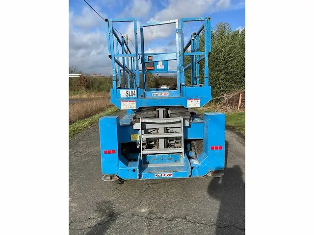 Genie - gs 3268 rt - schaarhoogwerker - 2013 - afbeelding 17 van  18