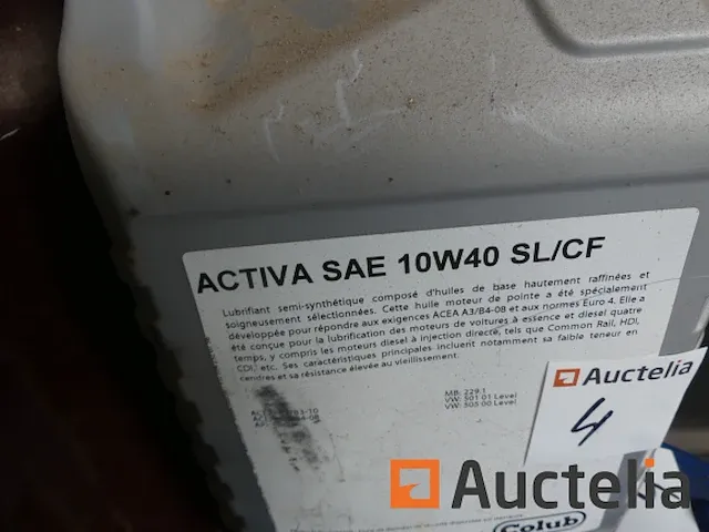 Geopende vaten en 4 blikken producten - afbeelding 2 van  5