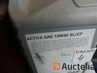 Geopende vaten en 4 blikken producten - afbeelding 2 van  5