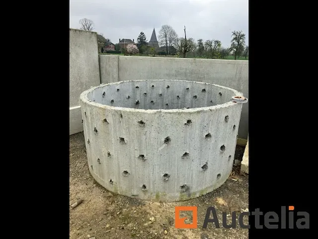 Geperforeerde betonnen ring - afbeelding 1 van  1
