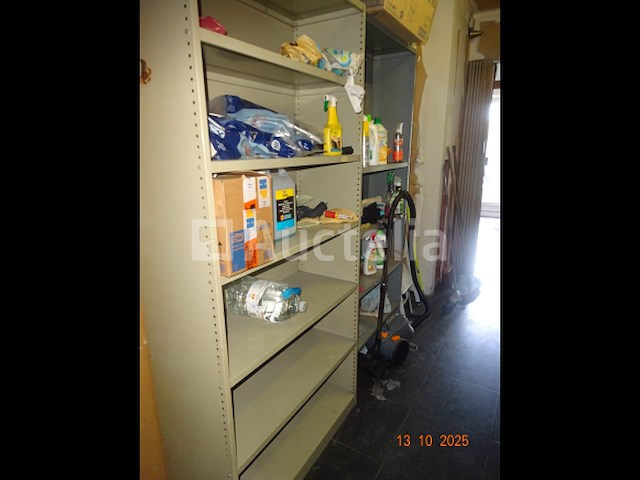 Gereedschap + planken - afbeelding 2 van  5