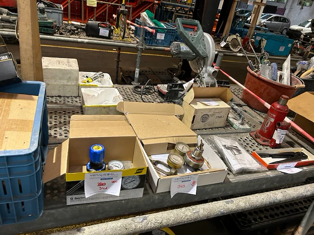 Gereedschap - afbeelding 1 van  9