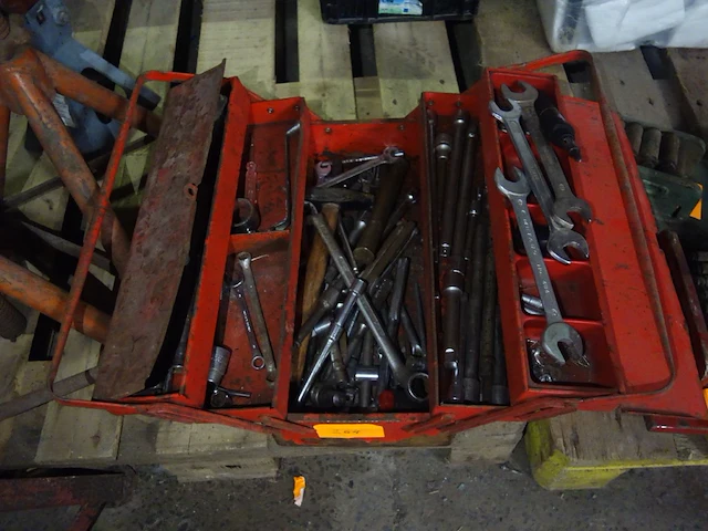 Gereedschapkoffer met gereedschap - afbeelding 1 van  1