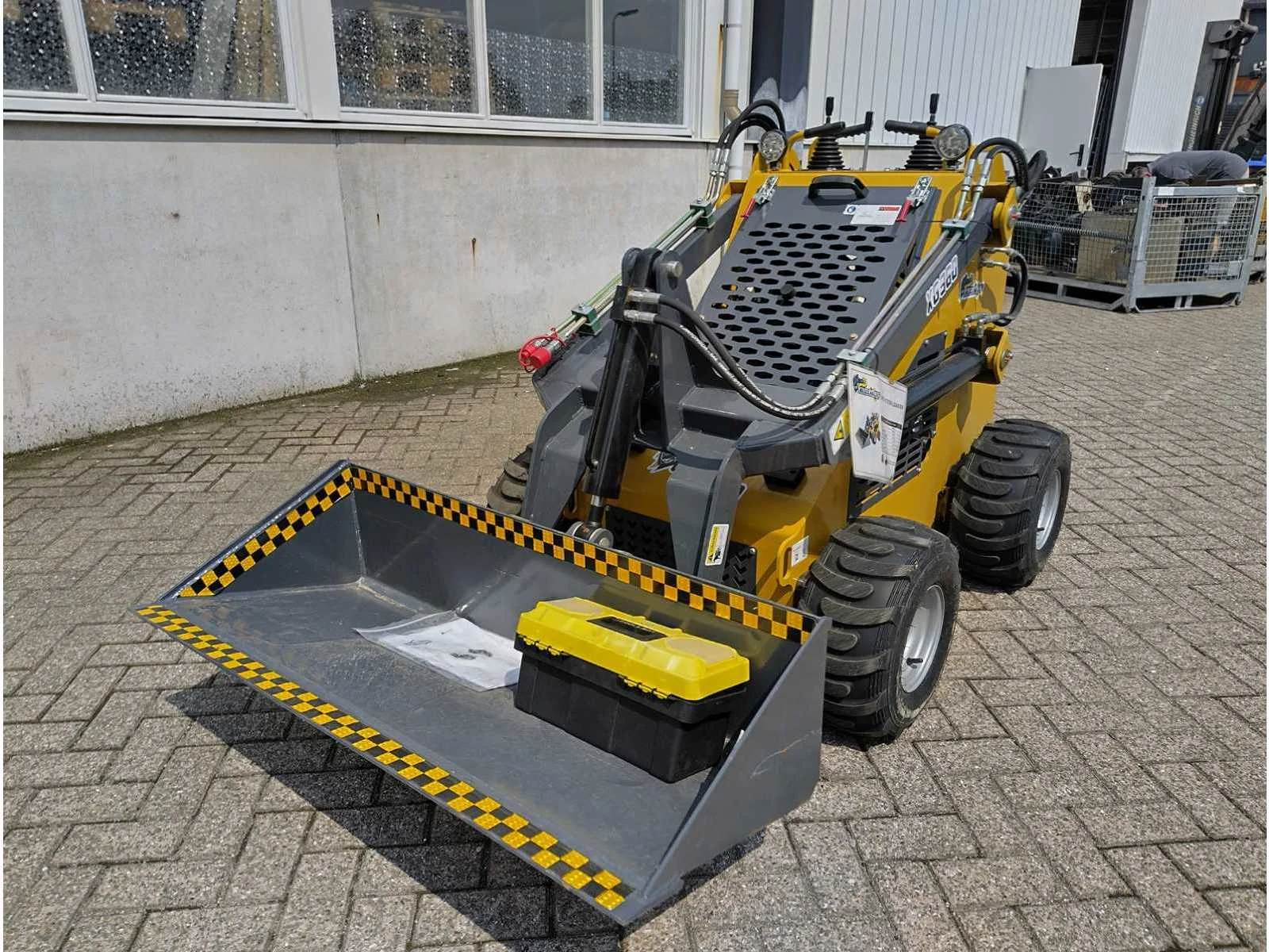 Gereedschappen, machines, generatoren, stadsauto's en minigravers