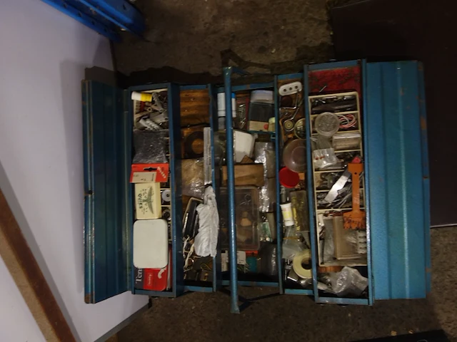 Gereedschapskist met gereedschap - afbeelding 1 van  1