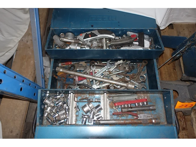 Gereedschapskist met materiaal - afbeelding 2 van  2