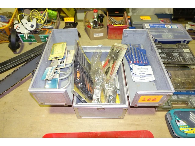 Gereedschapskist met materiaal - afbeelding 1 van  2