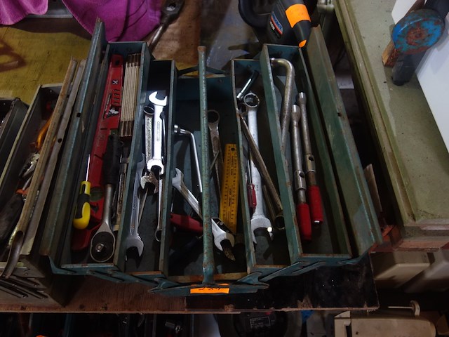 Gereedschapskist met materiaal - afbeelding 1 van  2