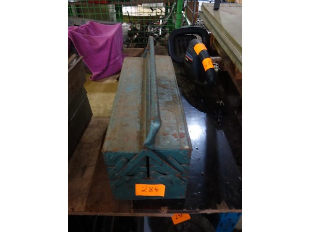 Gereedschapskist met materiaal - afbeelding 2 van  2