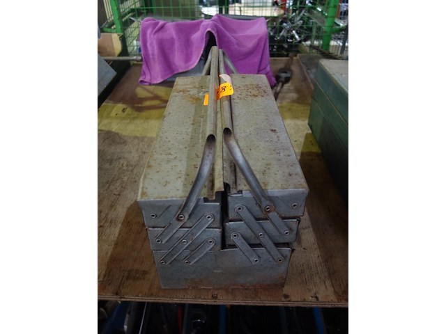 Gereedschapskist met materiaal - afbeelding 2 van  2