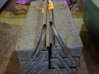 Gereedschapskist met materiaal - afbeelding 2 van  2