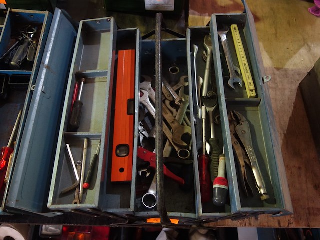 Gereedschapskist met materiaal - afbeelding 1 van  2