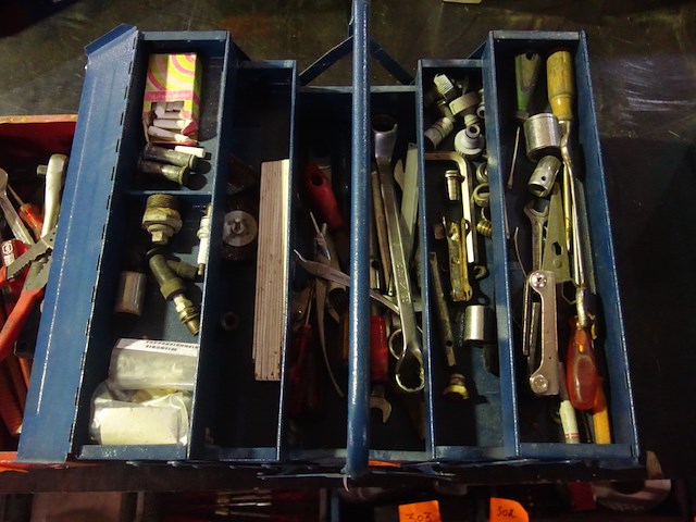 Gereedschapskist met materiaal - afbeelding 1 van  2