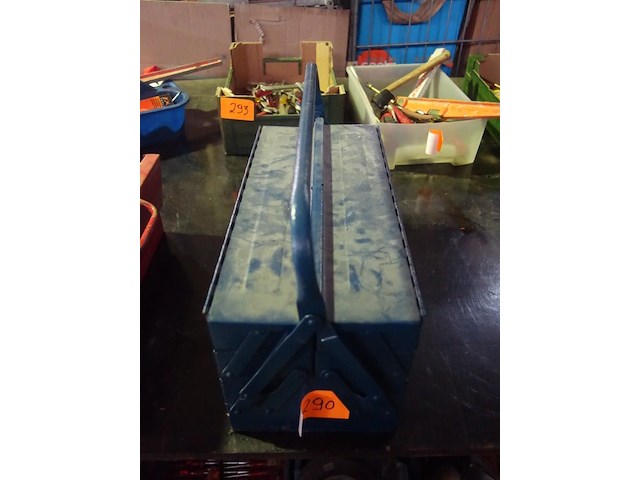 Gereedschapskist met materiaal - afbeelding 2 van  2