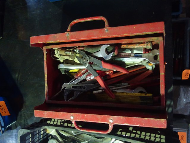 Gereedschapskist met materiaal - afbeelding 1 van  2