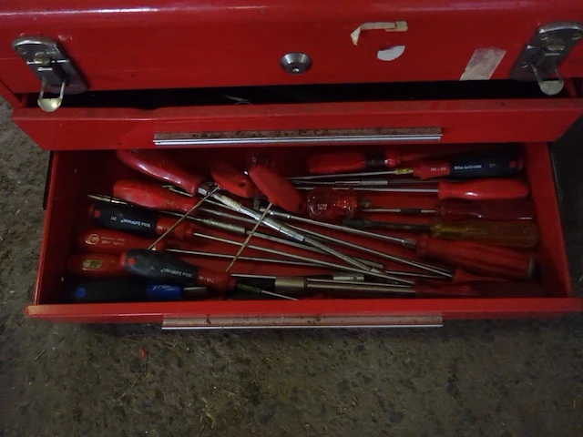 Gereedschapskoffer met gereedschap - afbeelding 2 van  3