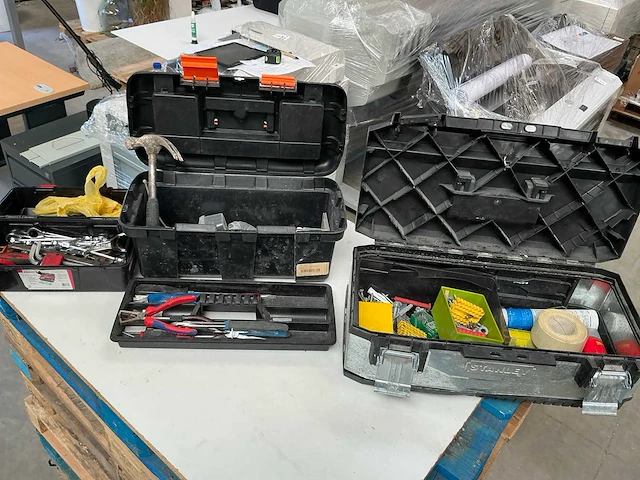 Gereedschapskoffer met inhoud (3x) - afbeelding 1 van  7