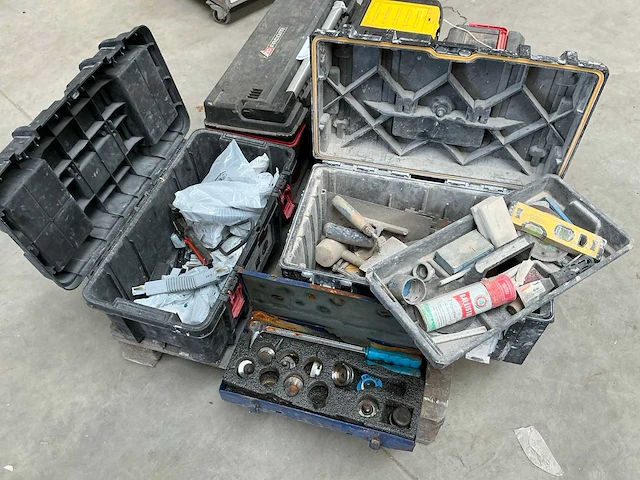 Gereedschapskoffer met inhoud - afbeelding 1 van  6
