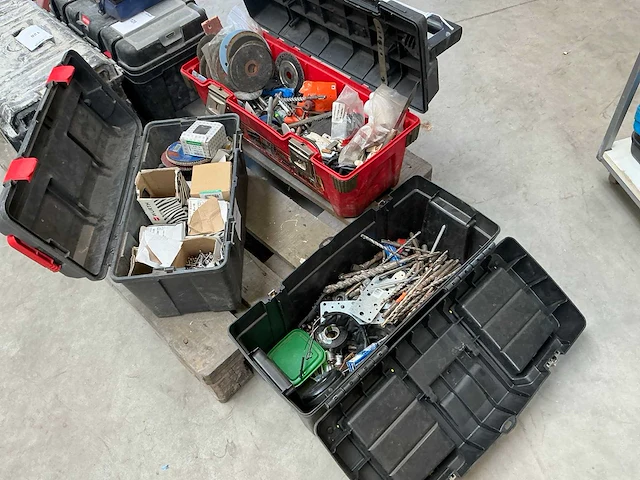 Gereedschapskoffer met inhoud - afbeelding 1 van  8