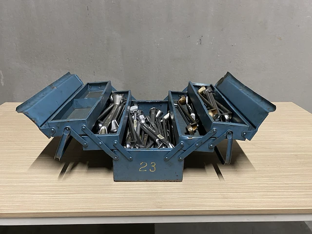 Gereedschapskoffer met inhoud - afbeelding 1 van  3