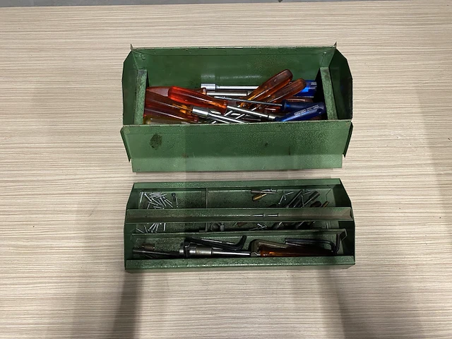 Gereedschapskoffer met inhoud - afbeelding 2 van  4