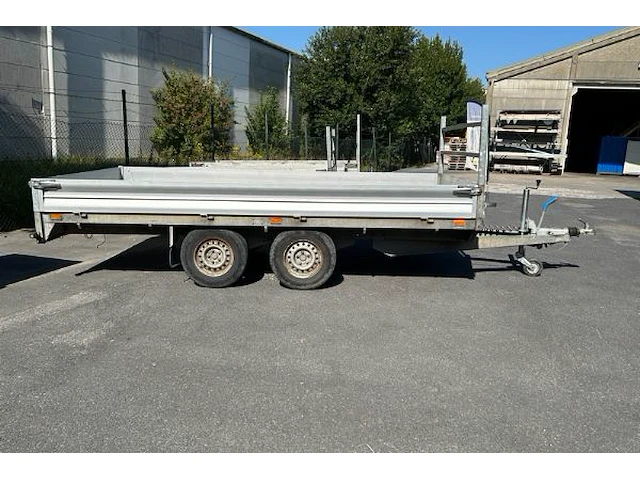 Geremde aanhangwagen saris - afbeelding 11 van  17
